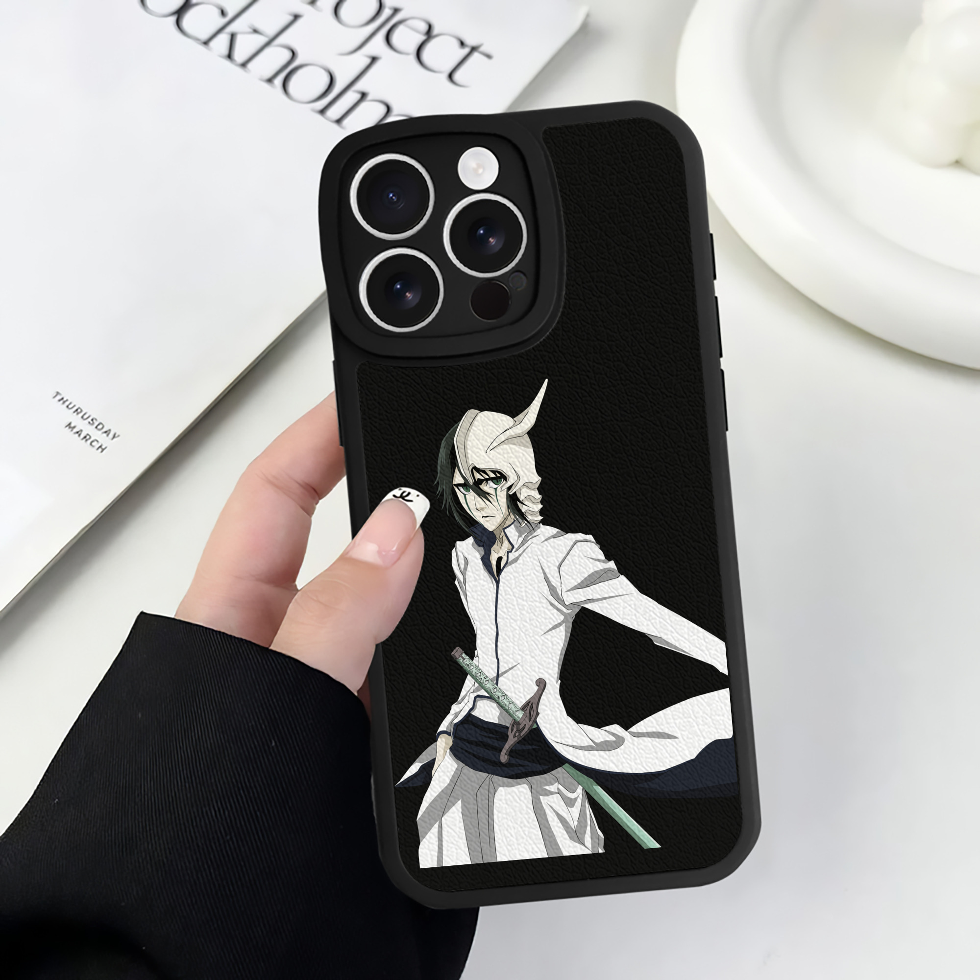 （画像用） ブリーチ ウルキオラ·シファー BLEACH Ulquiorra cifer 【iPhone 16シリーズ対応】シリコンスマホケース（レザー調） 材質：シリコン